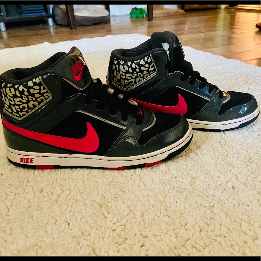 Nike tennis shoes